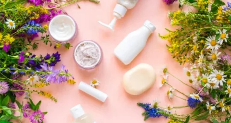 How to Fight Skin Aging with Natural Products