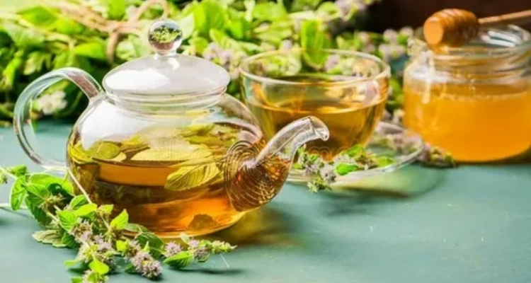 Therapeutic Teas and Infusions to Improve Sleep in the Elderly