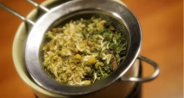 Safe Natural Teas and Infusions for Children: What to Use and What to Avoid