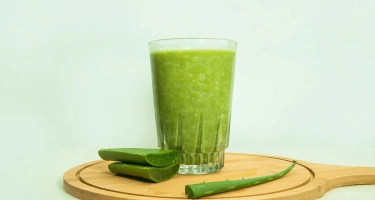 Your Natural Health - A healthy smoothie with Aloe Vera gel being added.