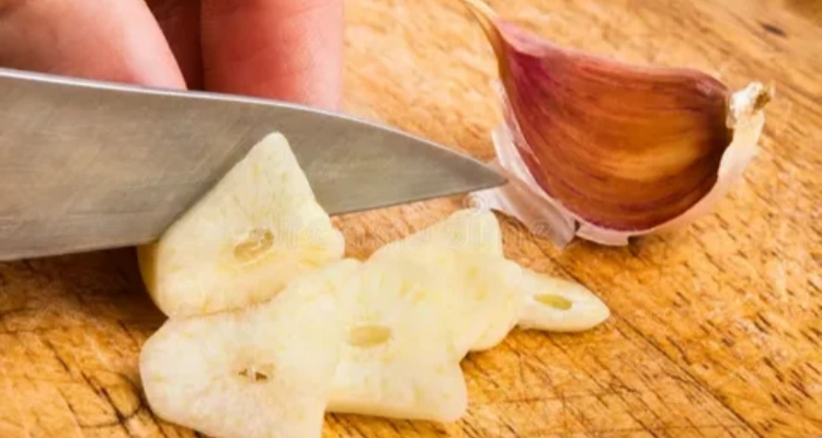 10 Quick Home Remedies to Relieve a Sore Throat